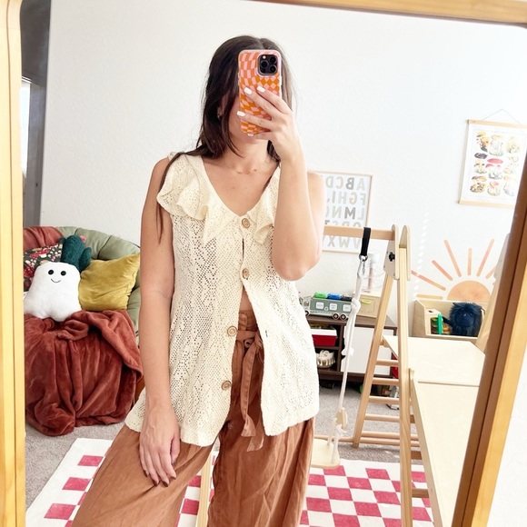 Vintage Cottagecore Lace Sleeveless Button Down - Picture 3 of 8